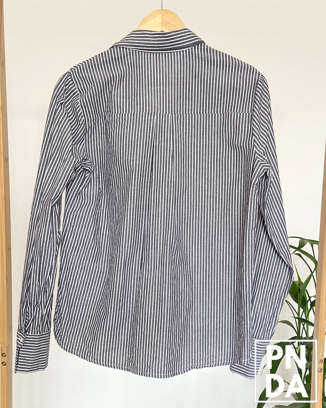 Camisa negro con blanco Sua