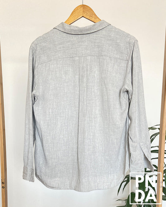 Camisa mangalarga gris claro Uniqlo