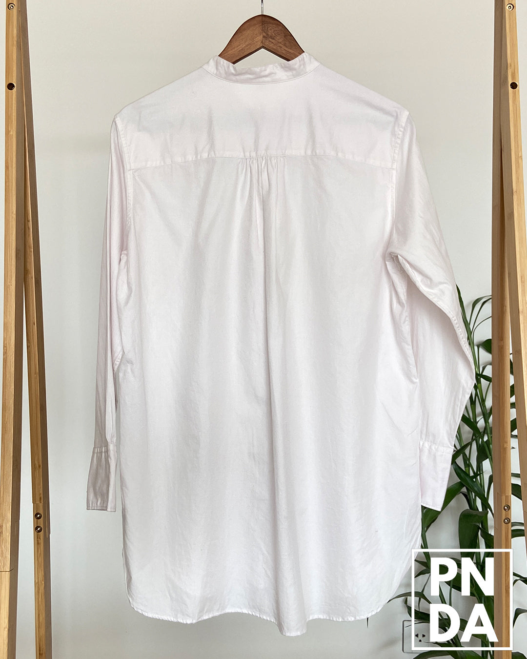 Camisa blanca henley Uniqlo