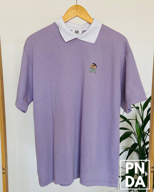 Camiseta AA Crayon Shin-chan morado pastel AA