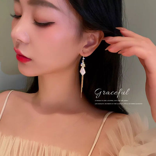 ARETES TASSEL