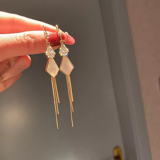 ARETES TASSEL