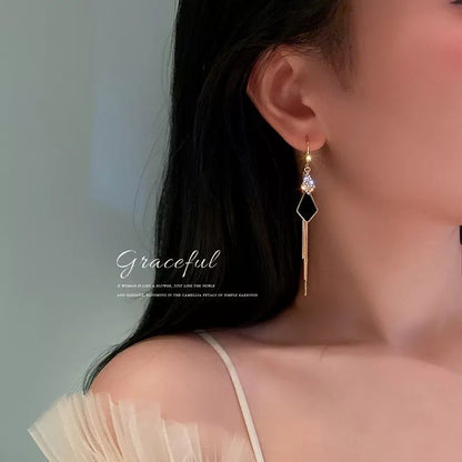 ARETES TASSEL