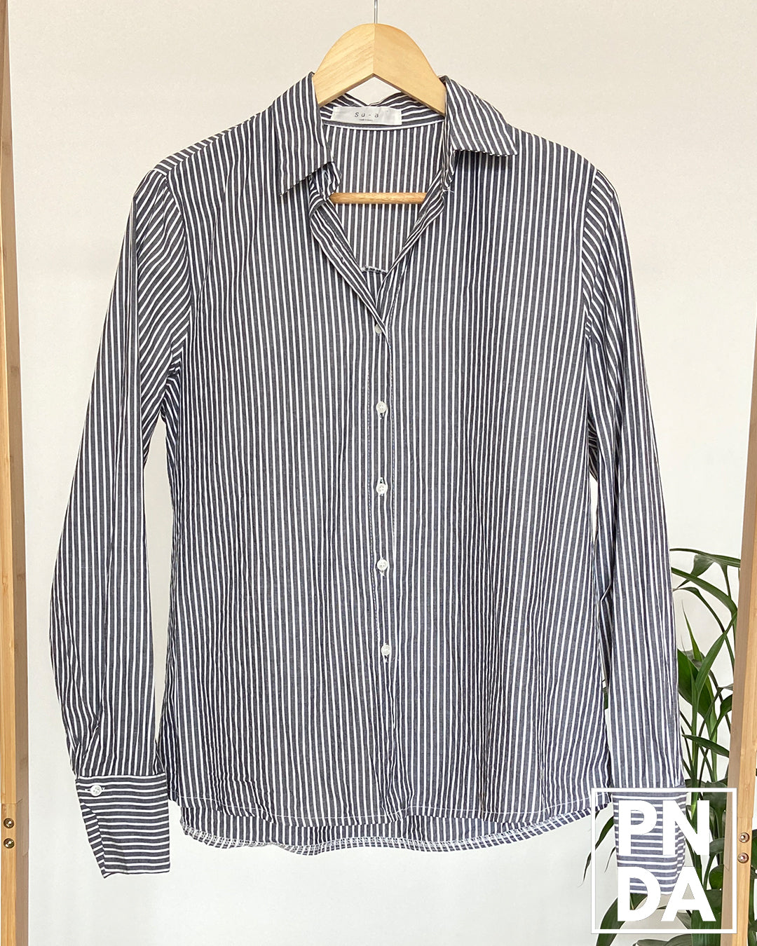 Camisa negro con blanco Sua