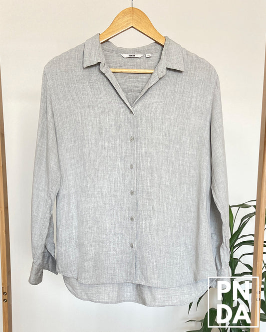 Camisa mangalarga gris claro Uniqlo