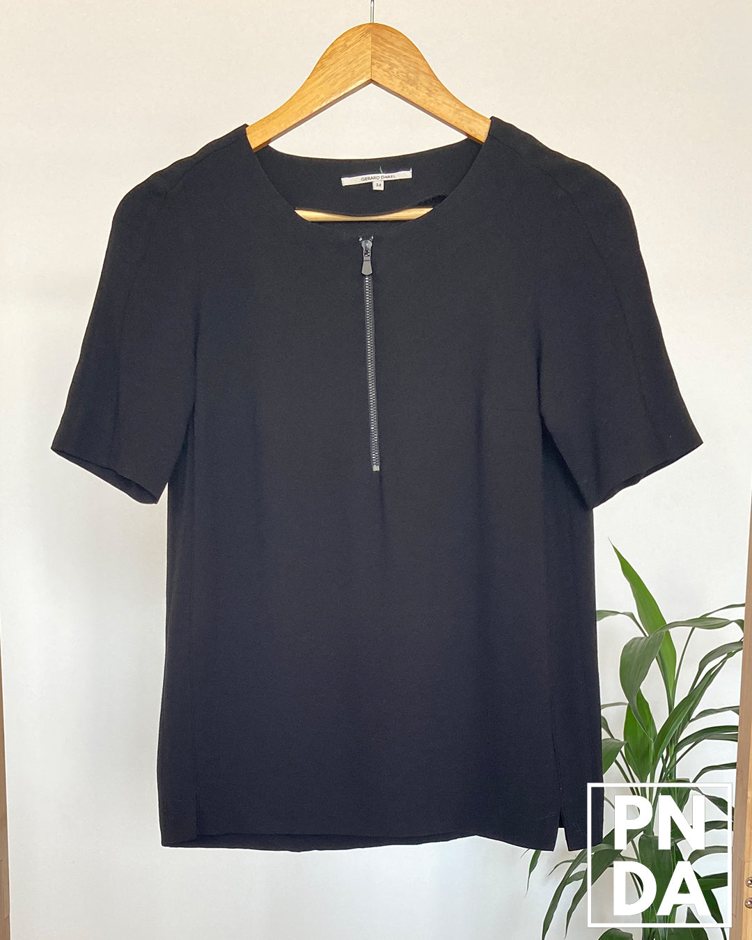 blusa negra cierre metal Gerard darel